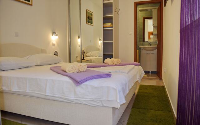 Jele Rooms