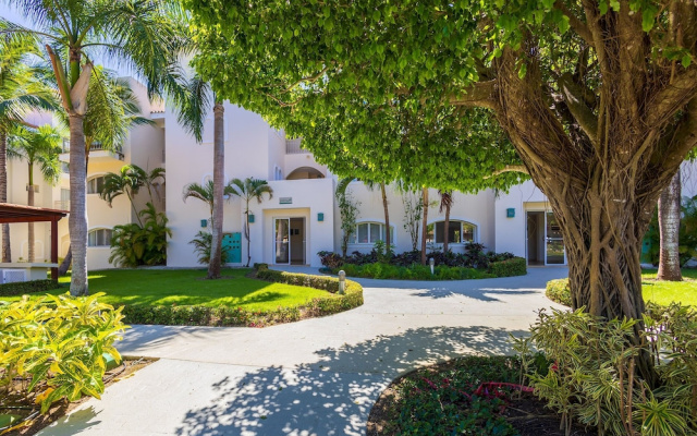 Iberostate 2BR Condo - Terrace Lake Golf Views