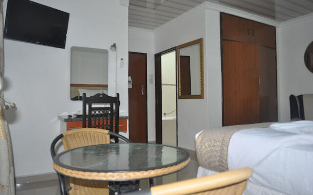 Crown Guest Lodge