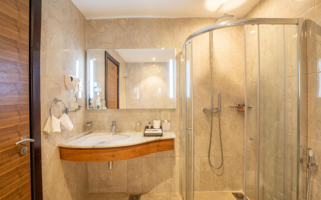 Golden Tulip Canaan Kampala