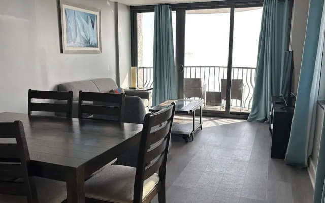 Luxury 3BR at Palms by Hosteeva
