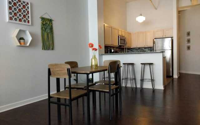 Bright And Spacious 2Br In Downtown