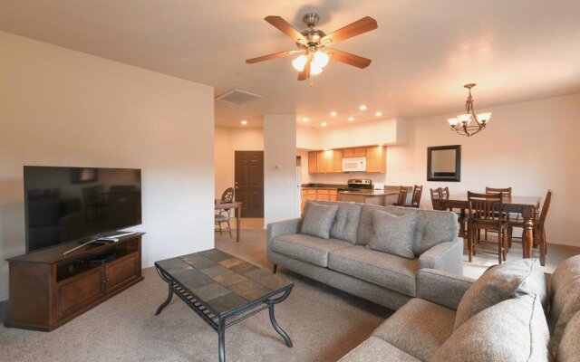 Canyon Plaza Premier Studio and Apartments