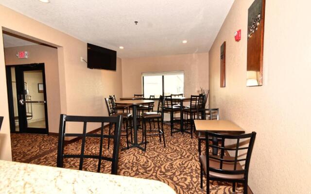 Cobblestone Inn & Suites - Clarion