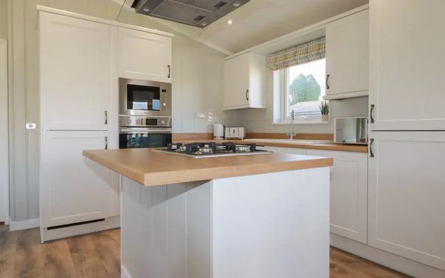 4 Meadow Retreat