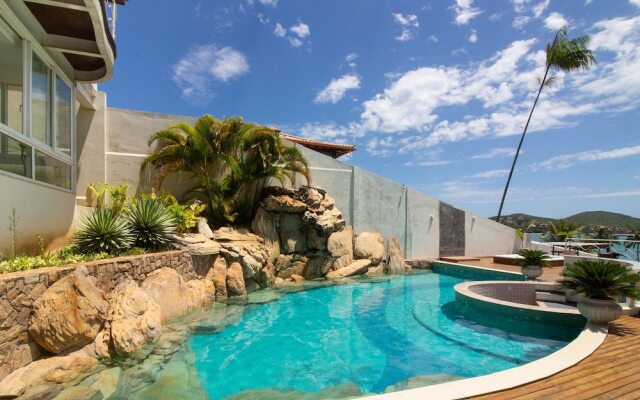 Maravilhosa Mansão em Frente à Praia