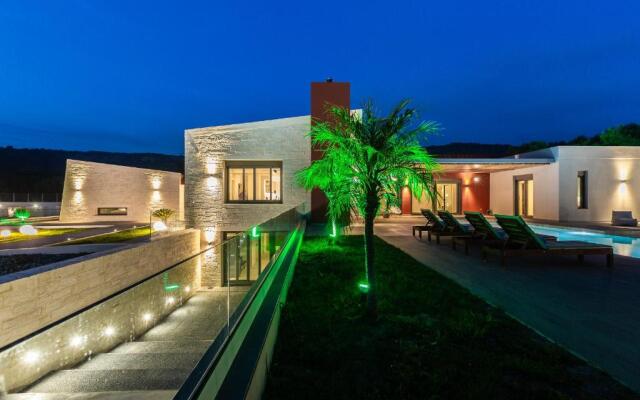 Villa AORI