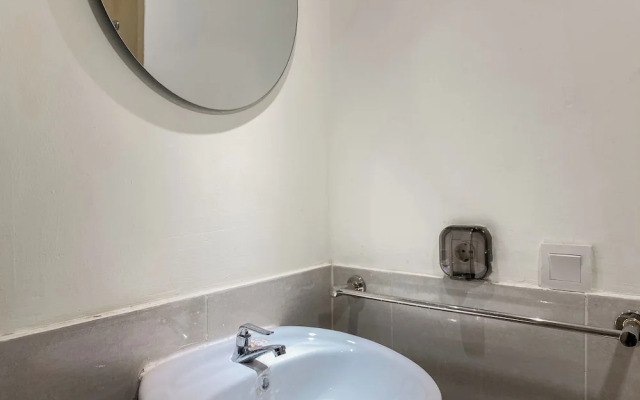 Comfort Look 2Br At Meikarta Apartment