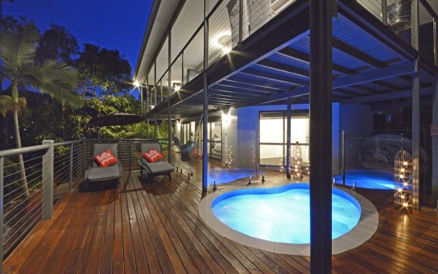 Crusoe's Beach House Ocean Views