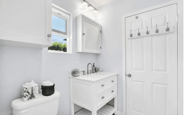 Burnside by Avantstay Modern, Boho, Chic LA Home
