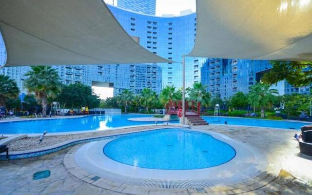 Cozy 1BR in Iconic Tower