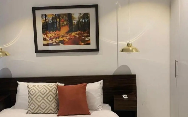 Golden Breeze Suites