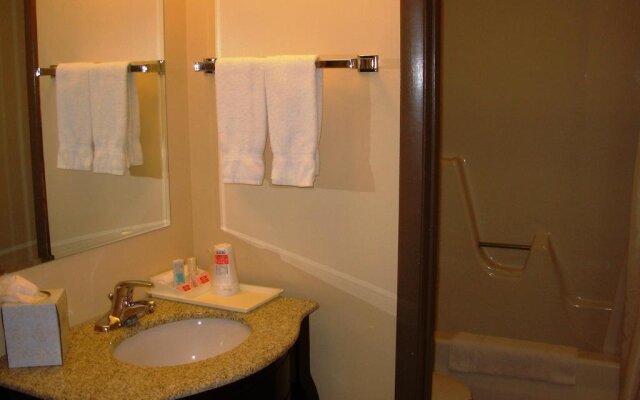 Red Carpet Inn On The Lake