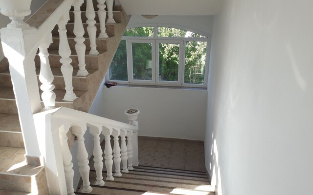 Immaculate 3-bedrooms Apartment in Rab 1-8 Pers