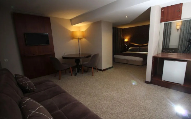 Vali Erdogan Konuk Evi Hitit Otel
