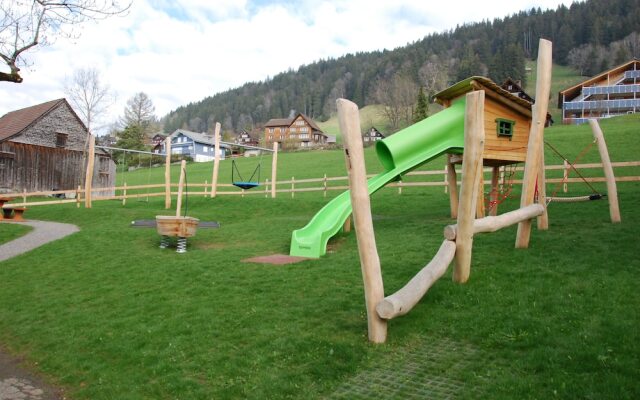 Hirschen Guesthouse - Village Hotel