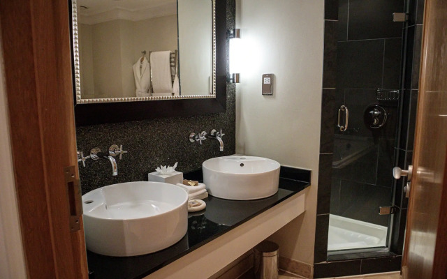 Alexander House And Utopia Spa