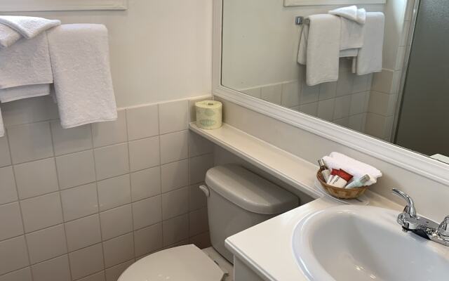 Travelodge by Wyndham Vancouver Lions Gate