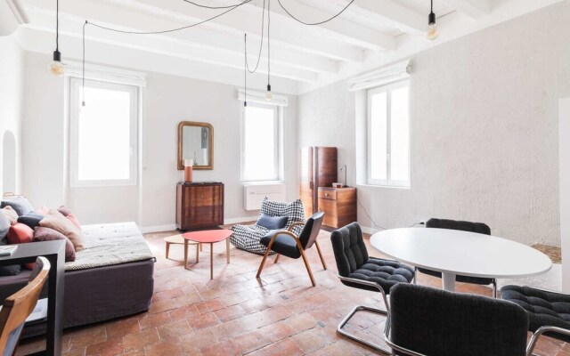 T2 Atypical in Marseille