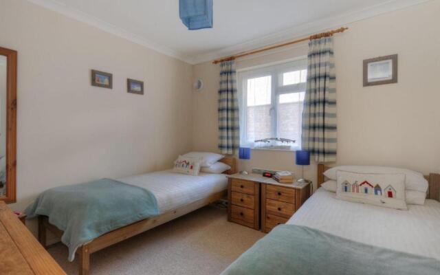 6 Bay View Court