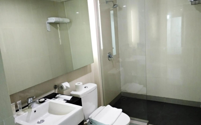 RedDoorz Plus @ Jalan Pemuda Jakarta