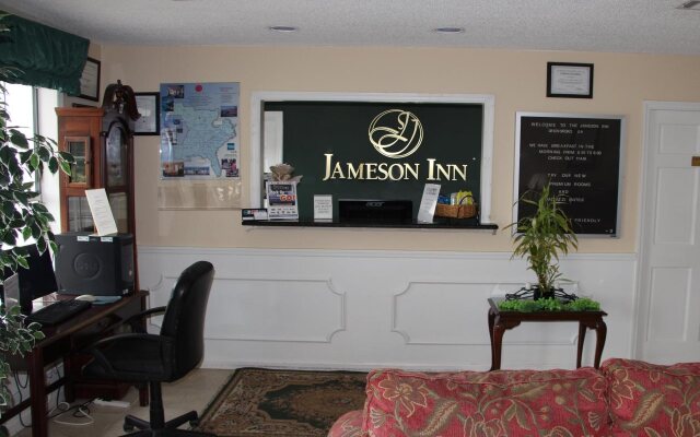 Quality Inn & Suites Greensboro near Lake Oconee