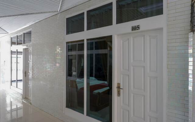 RedDoorz Plus @ Alam Raya Hotel