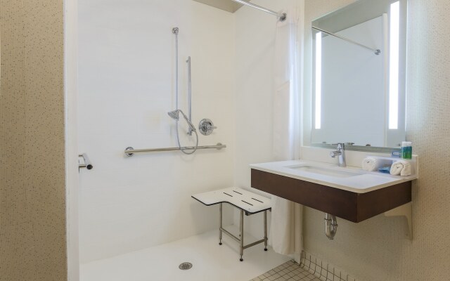 Holiday Inn Express Rochester NE- Irondequoit by IHG