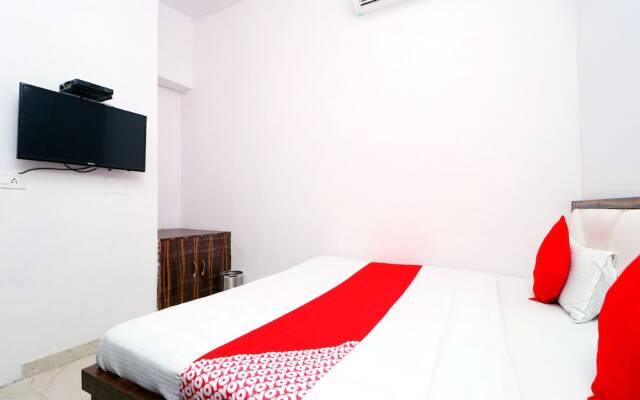 Oyo 43845 Hotel Red Velvet Inn