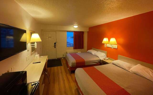 Travelodge by Wyndham Madison Heights MI