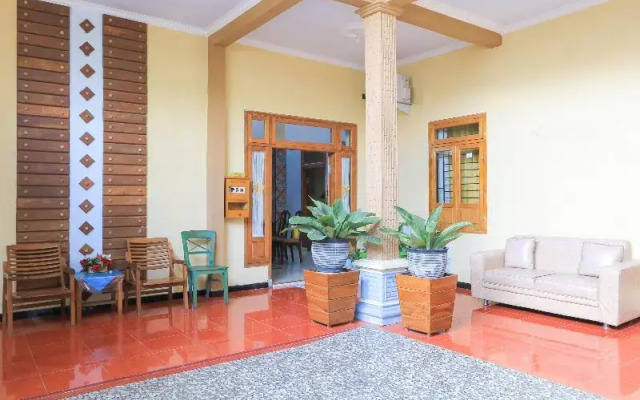 Wallet Family Residence Syariah by OYO Rooms