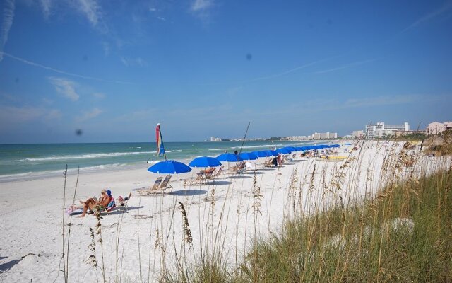 Banana Bay Club Beachside Villas