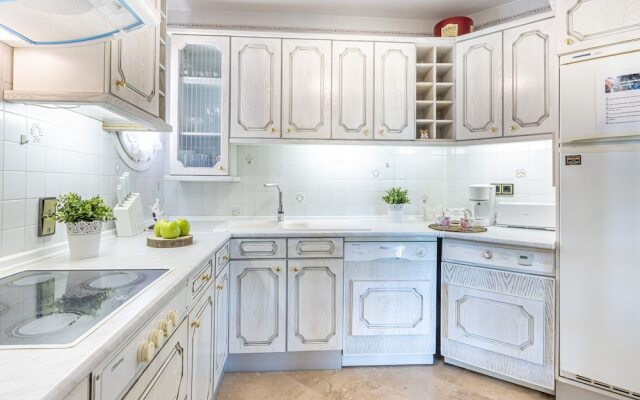 Waterfront Apartment With Large Terrace and Parking Space