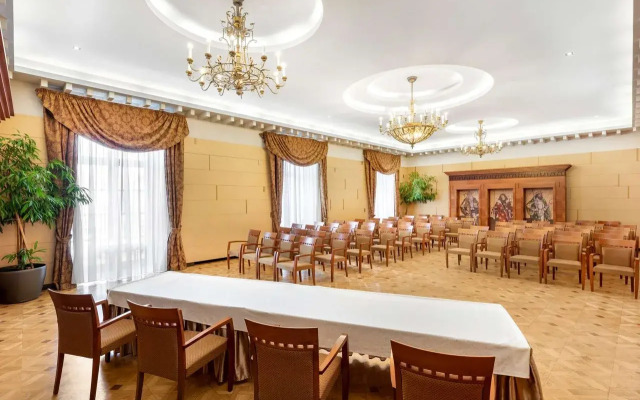 Отель Mercure Szekesfehervar Magyar Kiraly Hotel
