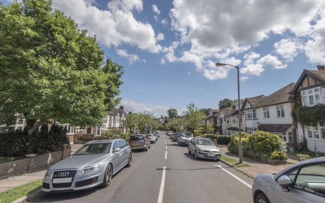 Fashionable Family home in Southfields