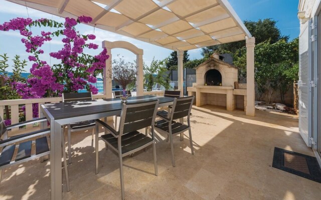 Awesome Home in Kalebova Luka With Wifi and 6 Bedrooms
