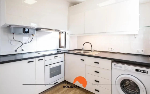 #011 NewTown Modern Flat near Oura Beach