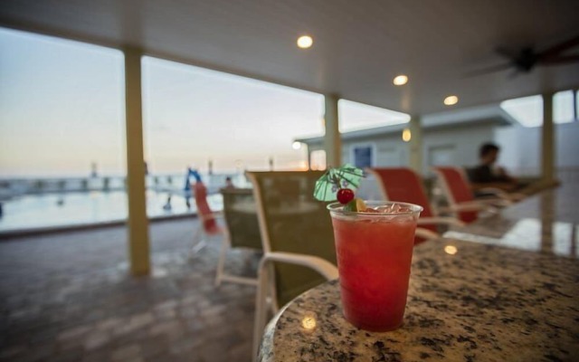 Seaside Luxury Oasis with balcony