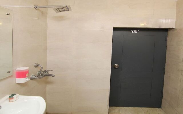 OYO 12339 Serenity Stay 2