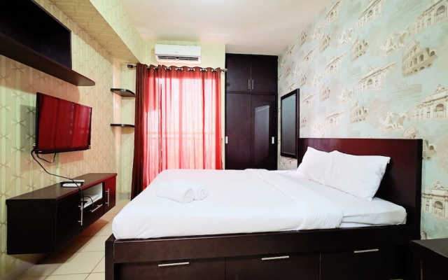 Minimalist Studio Room At Serpong Greenview By Travelio