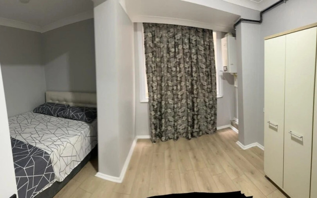 Lovely Apartment With Balcony in Esenler