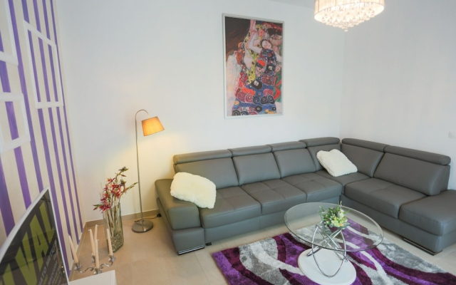 Lovely 4 Star 3-bed Apartment in Podstrana