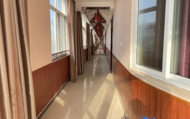 Junxian city gold fast hotel