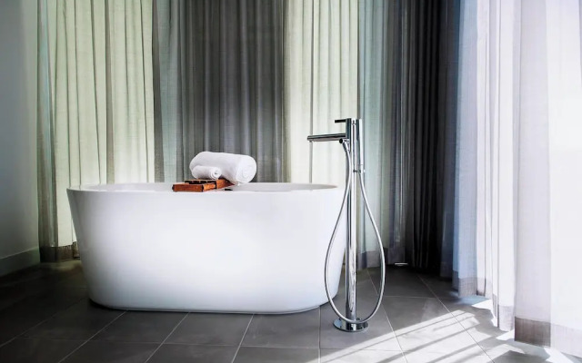 Le Méridien Columbus, The Joseph