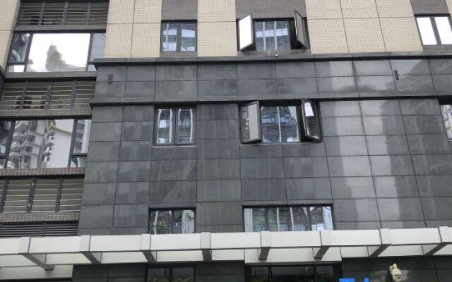 Xinyue Holiday Apartment (Guangzhou East Railway Station Yantang Subway Station)