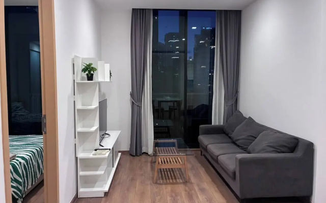 Charming 2 Bedroom Apartment in Heart of Phrom Phong