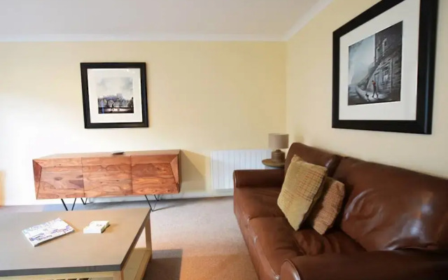 Historic City Centre Apt with Free Secure Parking