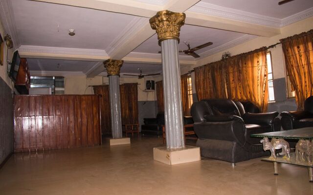 Jolac Hotel And Suites