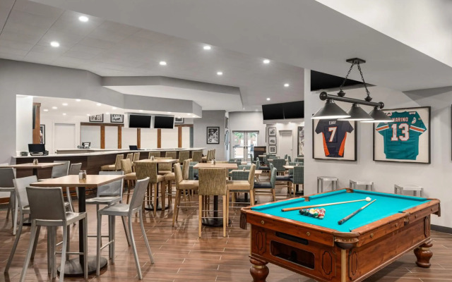 Doubletree by Hilton Fort Myers at Bell Tower Shops