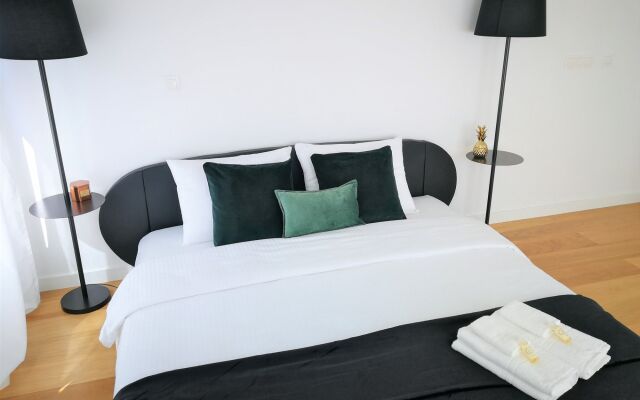 Industrial Lisbon Apartment - Adults Only